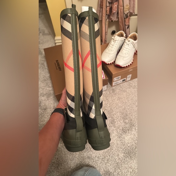 Burberry rain boots size 41 - Picture 2 of 3
